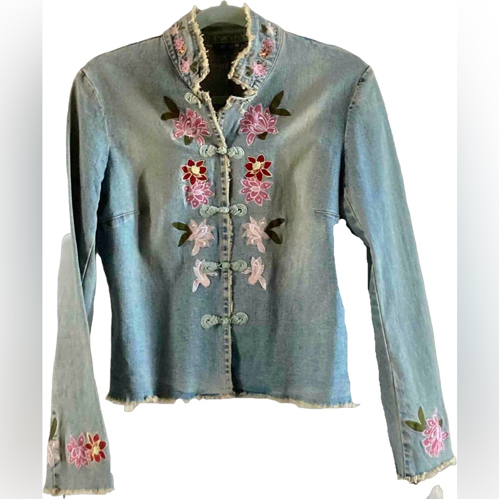 Spring Sale🌼 I.N.C Embroidered frayed stretch vintage floral jean jacket
